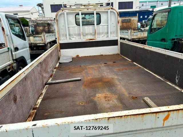Hino DUTRO 2015-04 8327984-7
