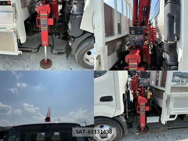 Hino DUTRO 2018-03 8330135-10
