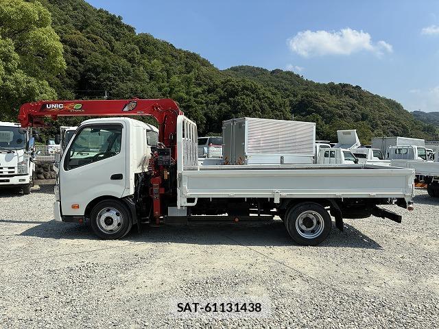 Hino DUTRO 2018-03 8330135-2