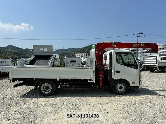 Hino DUTRO 2018-03 8330135-3