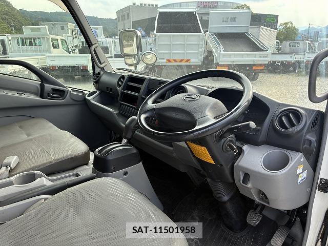 Hino DUTRO 2013-10 8330136-13