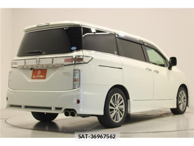 Nissan ELGRAND 2014-08 8327931-12