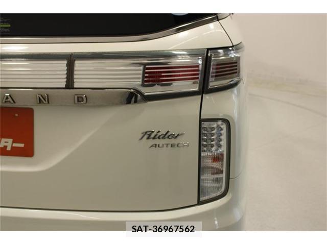 Nissan ELGRAND 2014-08 8327931-18