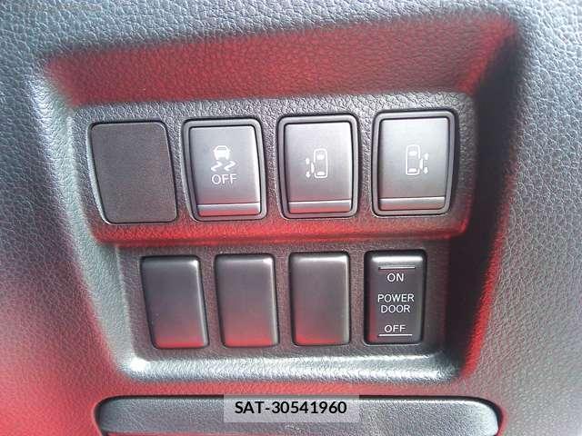 Nissan ELGRAND 2016-03 8328054-16
