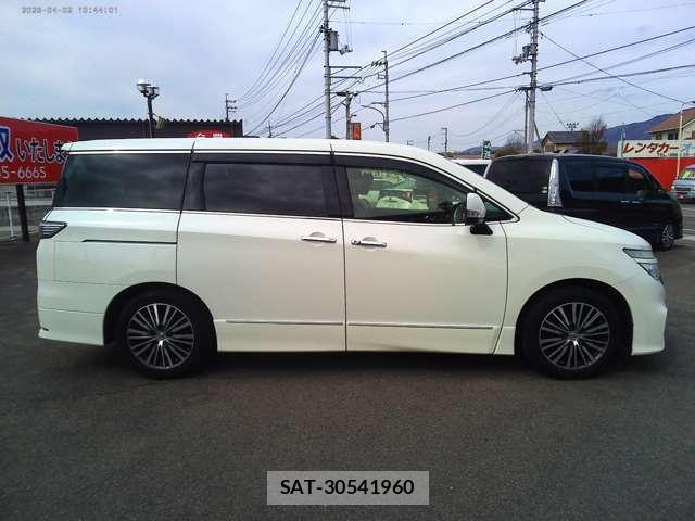Nissan ELGRAND 2016-03 8328054-3