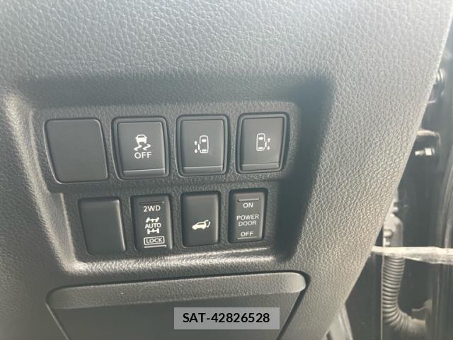 Nissan ELGRAND 2014-02 8328894-19
