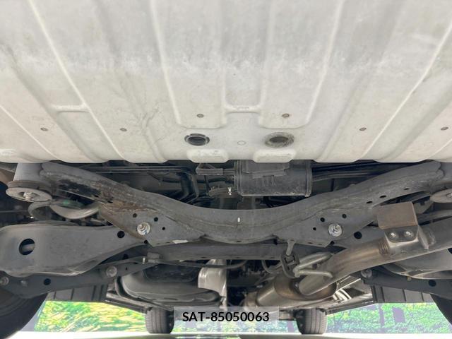 Nissan ELGRAND 2017-03 8329042-18