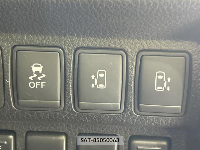 Nissan ELGRAND 2017-03 8329042-6