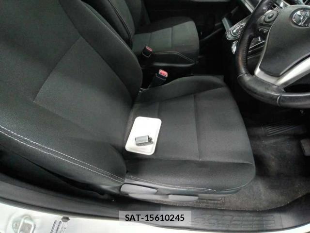 Toyota ESQUIRE 2015-11 8329887-5