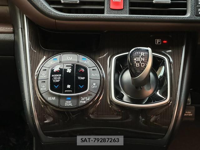 Toyota ESQUIRE 2017-08 8330000-11