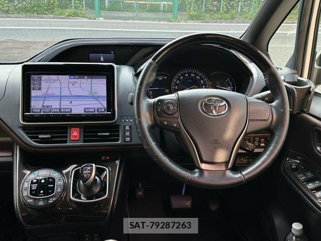 Toyota ESQUIRE 2017-08 8330000-5