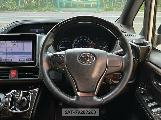 Toyota ESQUIRE 2017-08 8330000-6