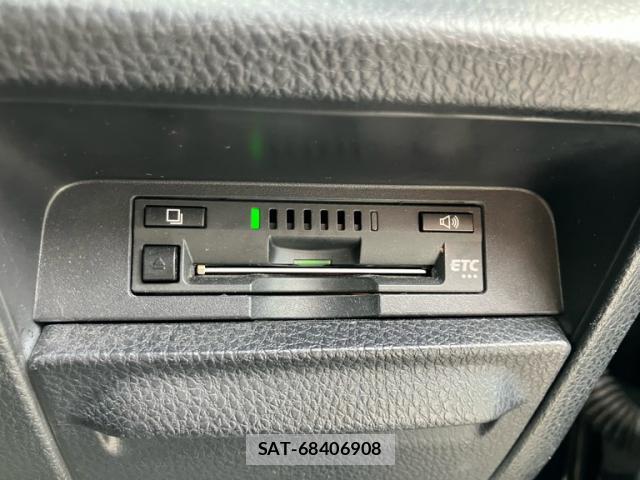 Toyota ESQUIRE 2017-08 8330166-18
