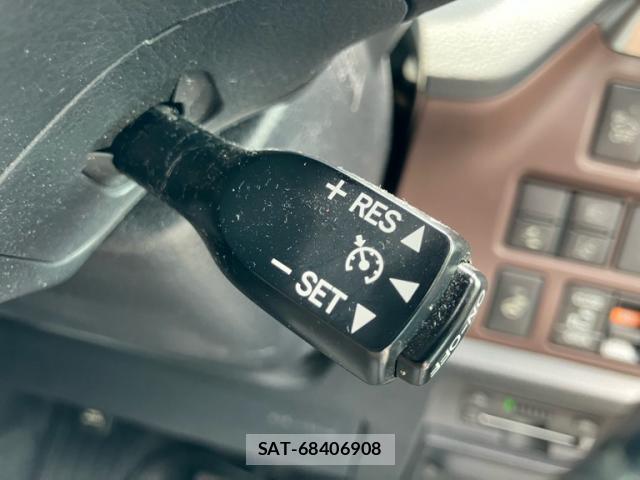 Toyota ESQUIRE 2017-08 8330166-19