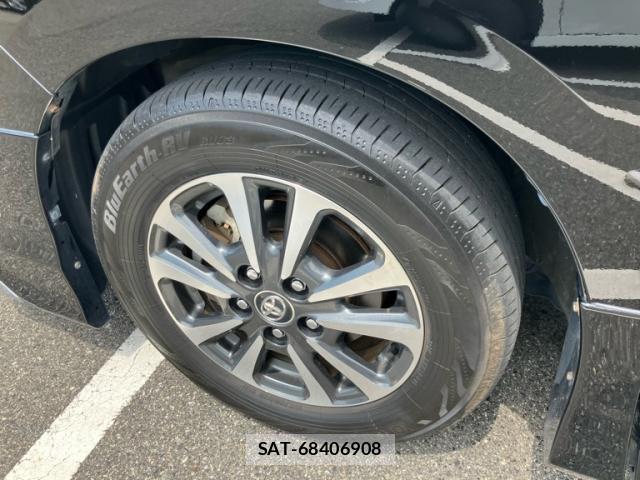 Toyota ESQUIRE 2017-08 8330166-4