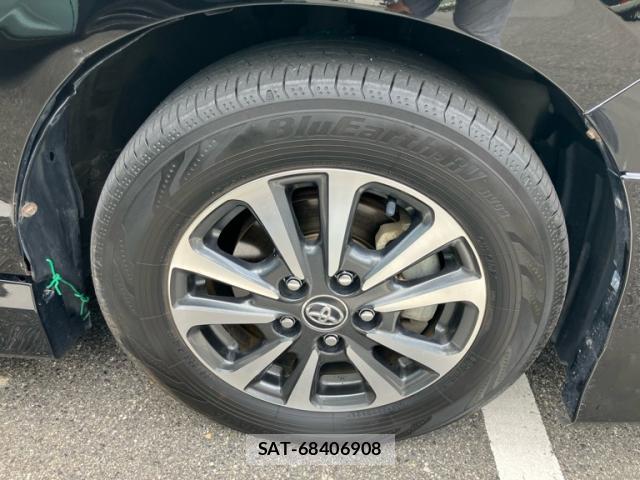 Toyota ESQUIRE 2017-08 8330166-7