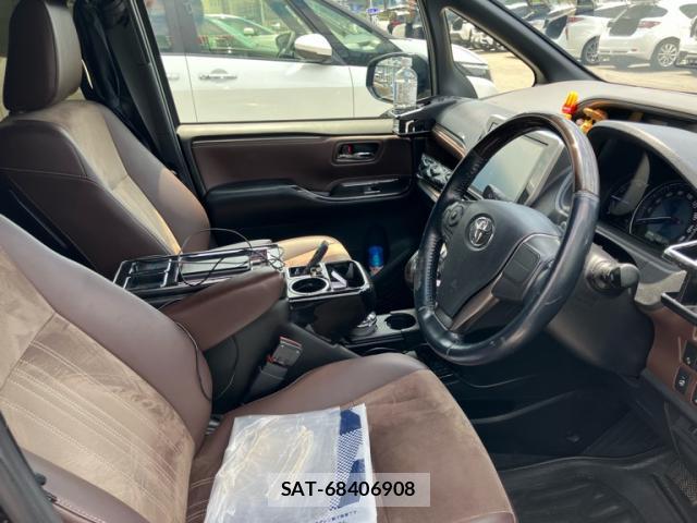 Toyota ESQUIRE 2017-08 8330166-9