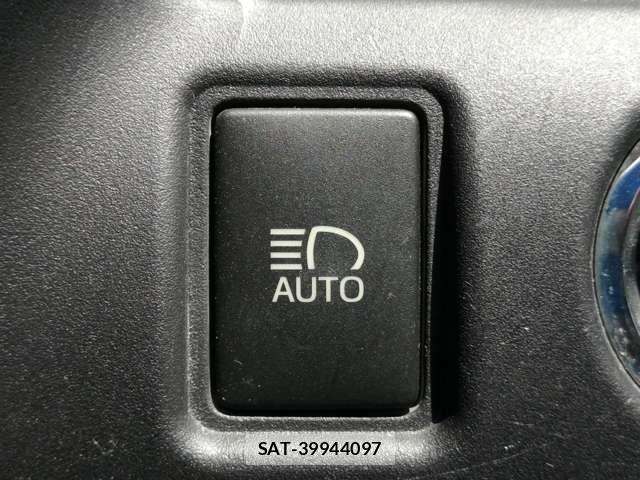Toyota ESQUIRE 2014-12 8330311-16