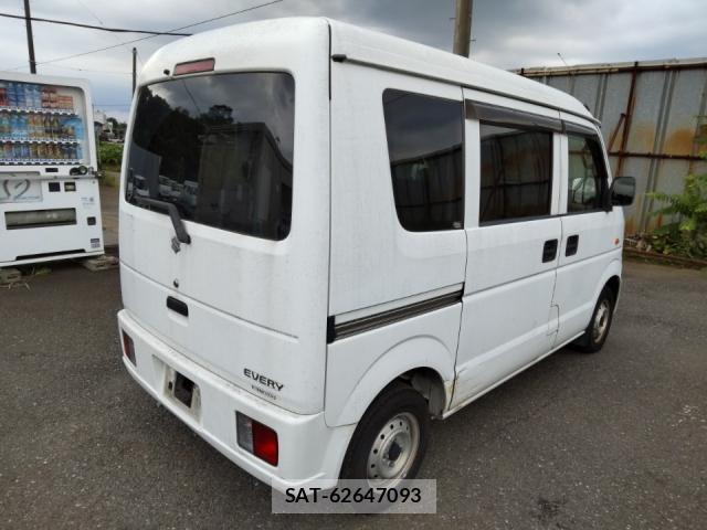 Suzuki EVERY 2012-07 8328186-2
