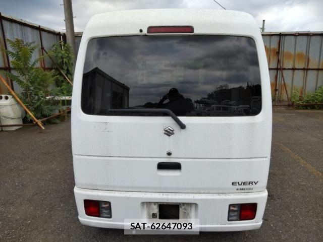 Suzuki EVERY 2012-07 8328186-3