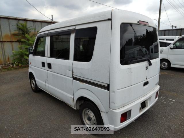 Suzuki EVERY 2012-07 8328186-4