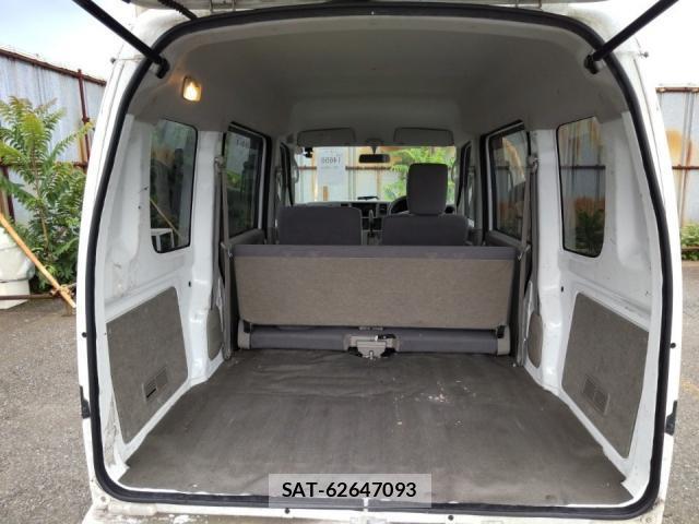 Suzuki EVERY 2012-07 8328186-5