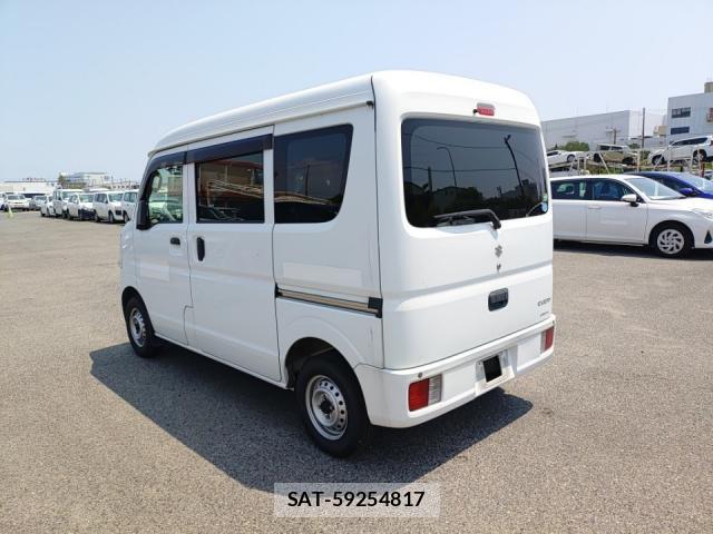 Suzuki EVERY 2019-07 8328368-4