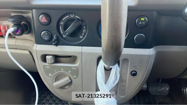 Suzuki EVERY 2015-01 8329283-14