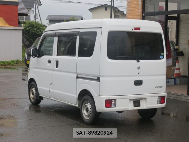 Suzuki EVERY 2020-07 8330387-4