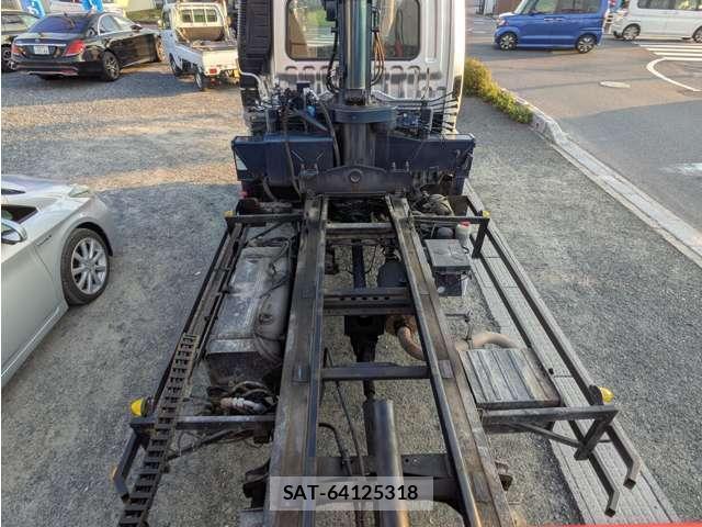 MITSUBISHI FUSO Fighter 2006-06 8328408-12