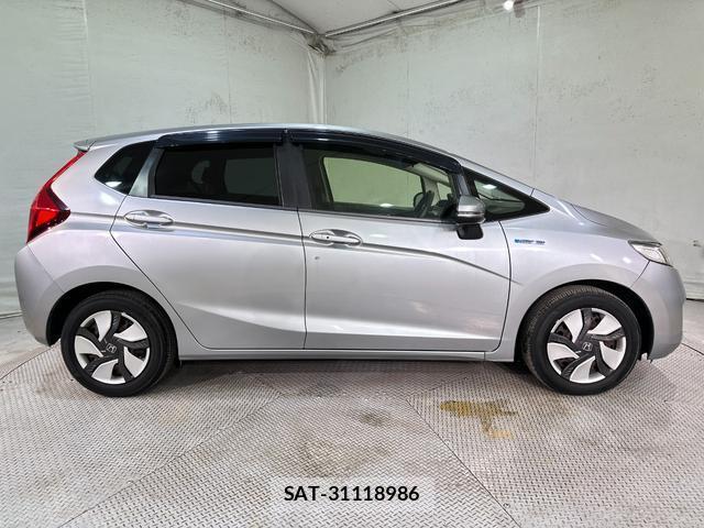 Honda FIT HYBRID 2013-10 8329565-15