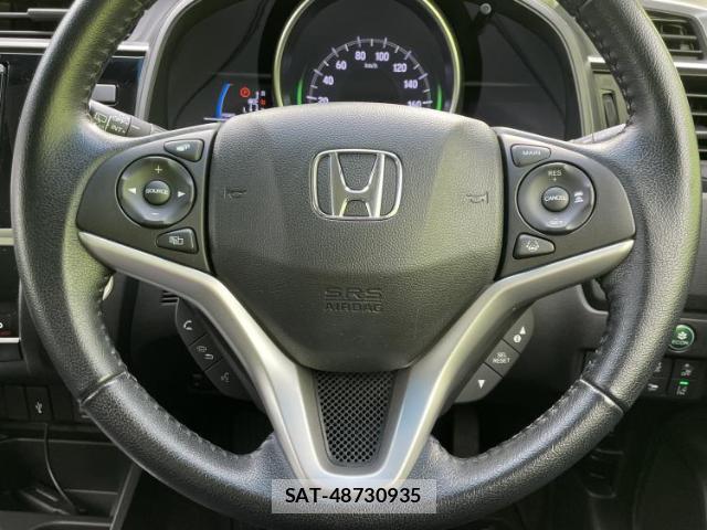 Honda FIT HYBRID 2017-06 8330639-14