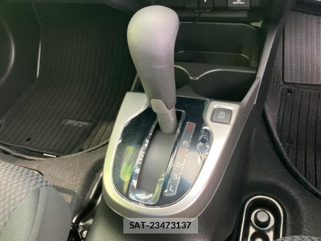 Honda FIT 2019-05 8330592-13