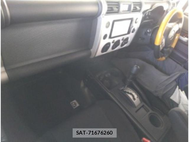 Toyota FJ CRUISER 2013-05 8328495-2