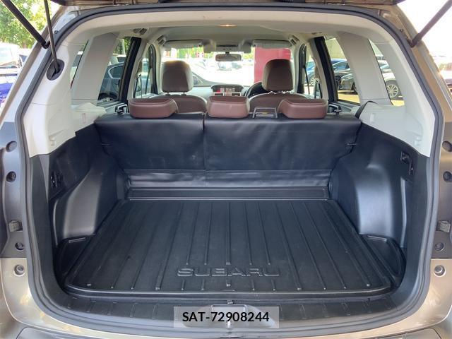 Subaru FORESTER 2017-01 8328607-16