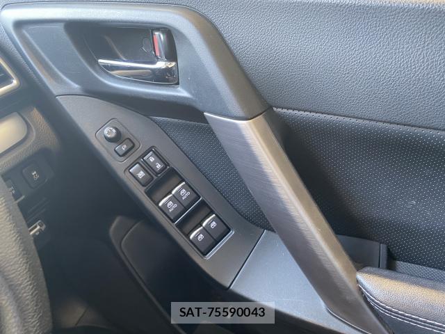 Subaru FORESTER 2017-10 8330033-13