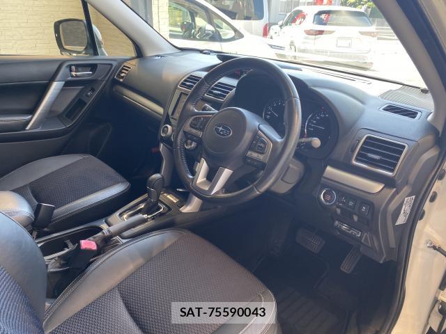 Subaru FORESTER 2017-10 8330033-15