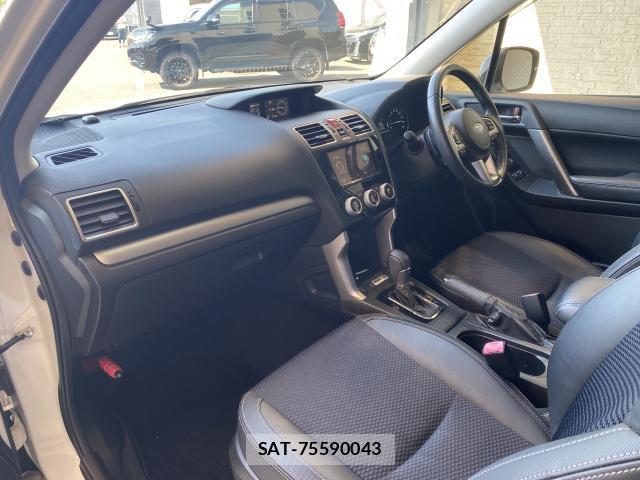 Subaru FORESTER 2017-10 8330033-16