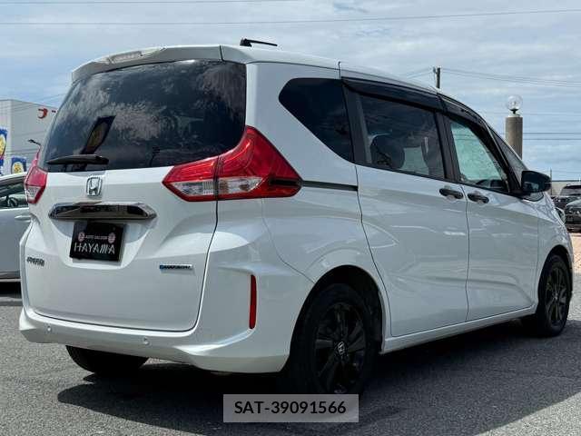 Honda FREED 2024-03 8328702-1