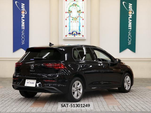 VolksWagen GOLF 2021-08 8329903-1