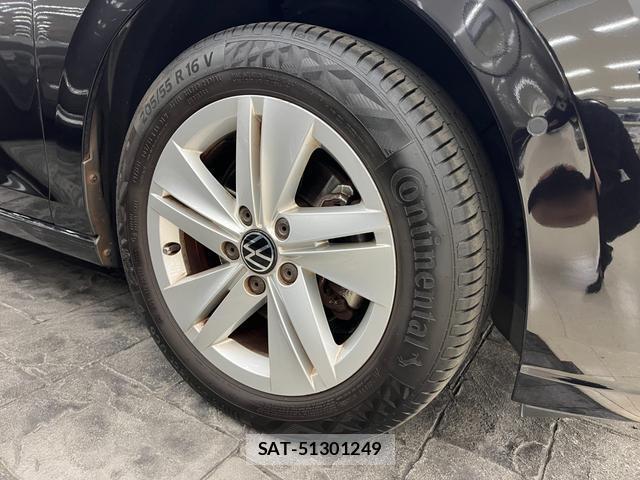 VolksWagen GOLF 2021-08 8329903-17