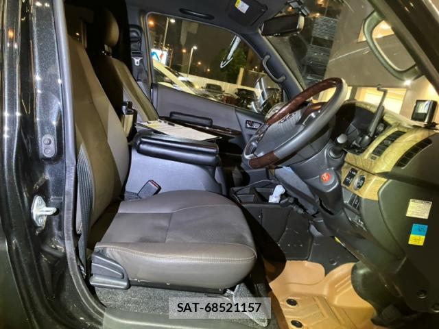 Toyota HIACE VAN 2019-04 8327988-16