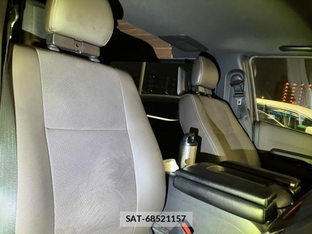 Toyota HIACE VAN 2019-04 8327988-17