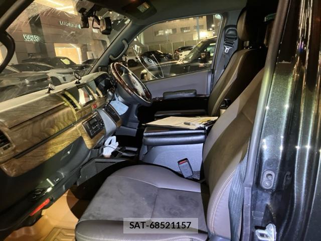 Toyota HIACE VAN 2019-04 8327988-8