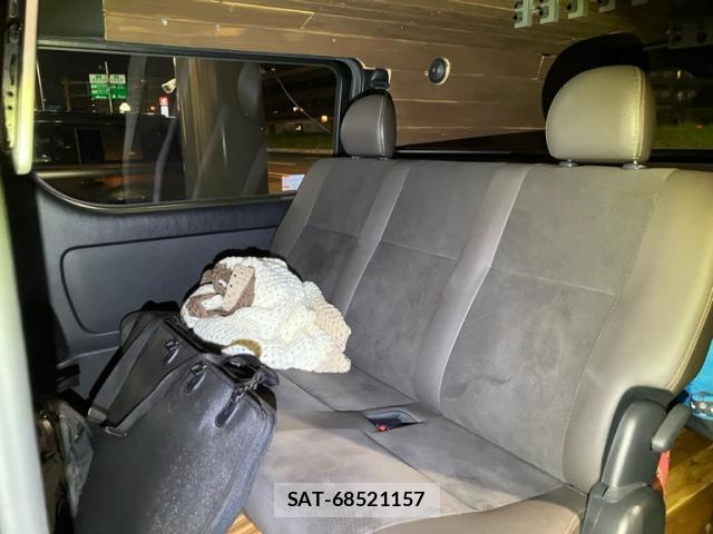 Toyota HIACE VAN 2019-04 8327988-9
