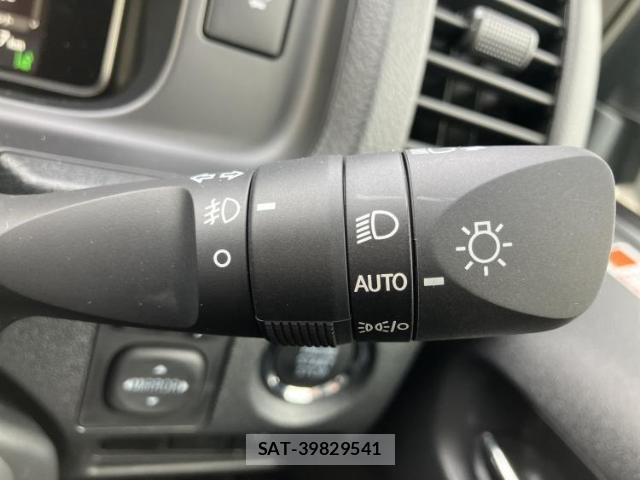 Toyota HIACE VAN 2026-01 8328001-14