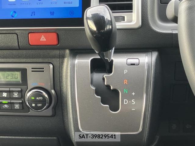 Toyota HIACE VAN 2026-01 8328001-16