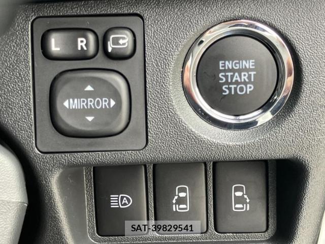 Toyota HIACE VAN 2026-01 8328001-17