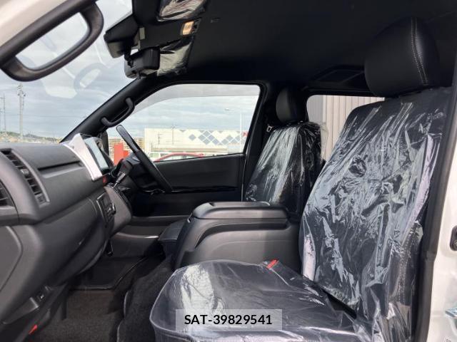Toyota HIACE VAN 2026-01 8328001-6