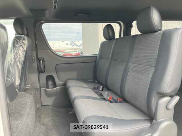 Toyota HIACE VAN 2026-01 8328001-7
